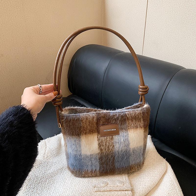 Trendy Vintage Woolen Bucket Bag 2023 Autumn And Winter High-end Color Block Shoulder Bag синий