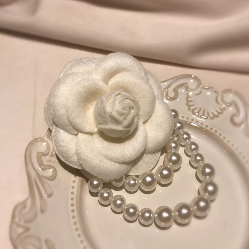 

Тканевая брошь-камелия, галстук-бабочка, женская, в студенческом стиле, булавки для воротника рубашки, винтажные, для свадебной вечеринки, броши для женщин белый