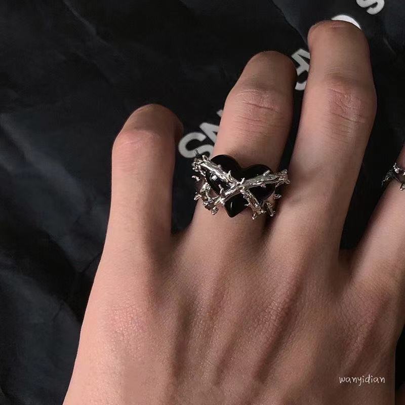 Vintage Black Spiked Heart Ring Women's Heart Irregular Couple Rings Gothic Halloween Punk Open End Rings StreetPartyAccessories