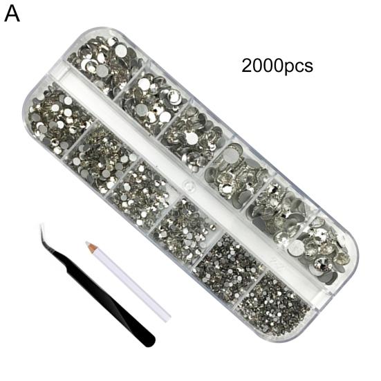 Zarte Nagelornamente, lebendiger, leicht zu klebender 3D-Effekt