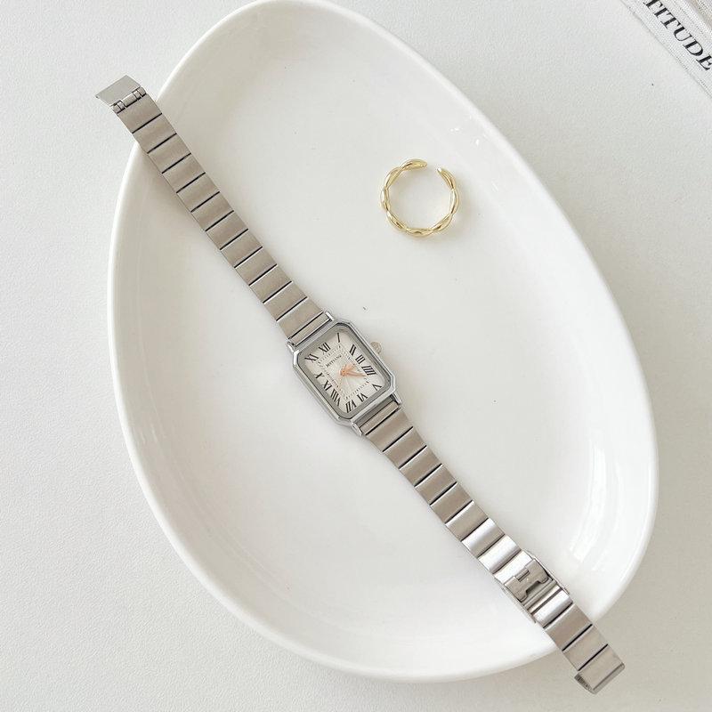 Women'S Steel Belt Chain Watch Female High Value Student Cold Wind French Niche Light Luxury Temperament Small Square Dial Female