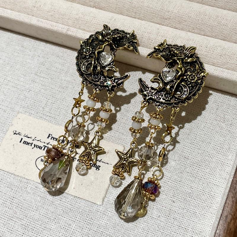 Pendientes de botón Vintage de Luna Dorada con Ángel y Borla de Cristal con Detalles de Esmalte