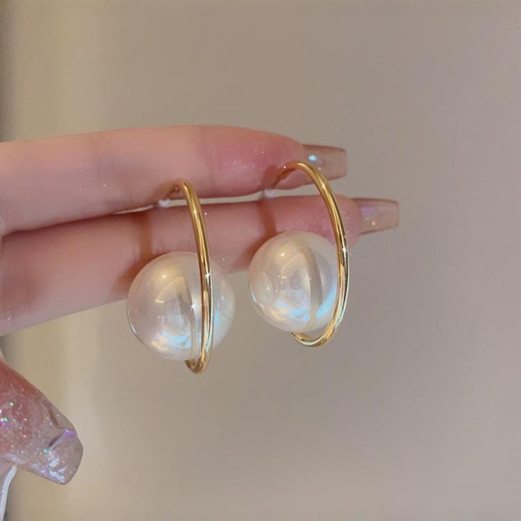 2024 French Luxury Wine Red Pearl C-Shaped Earrings: Retro, Elegant & Versatile for Women