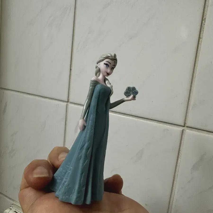 

Минифигурки Эльзы