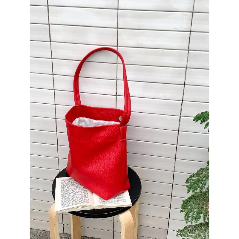 Small Simple Portable Shoulder Bag Niche Design Sense Work Commuter Bag Versatile Soft Leather Bucket Bag Women