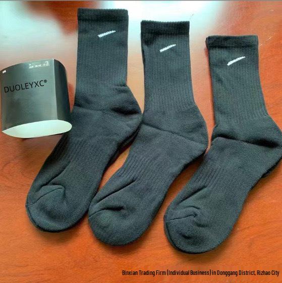 Suwanai Kester Black & White Mid-High Sports Socks - All Seasons