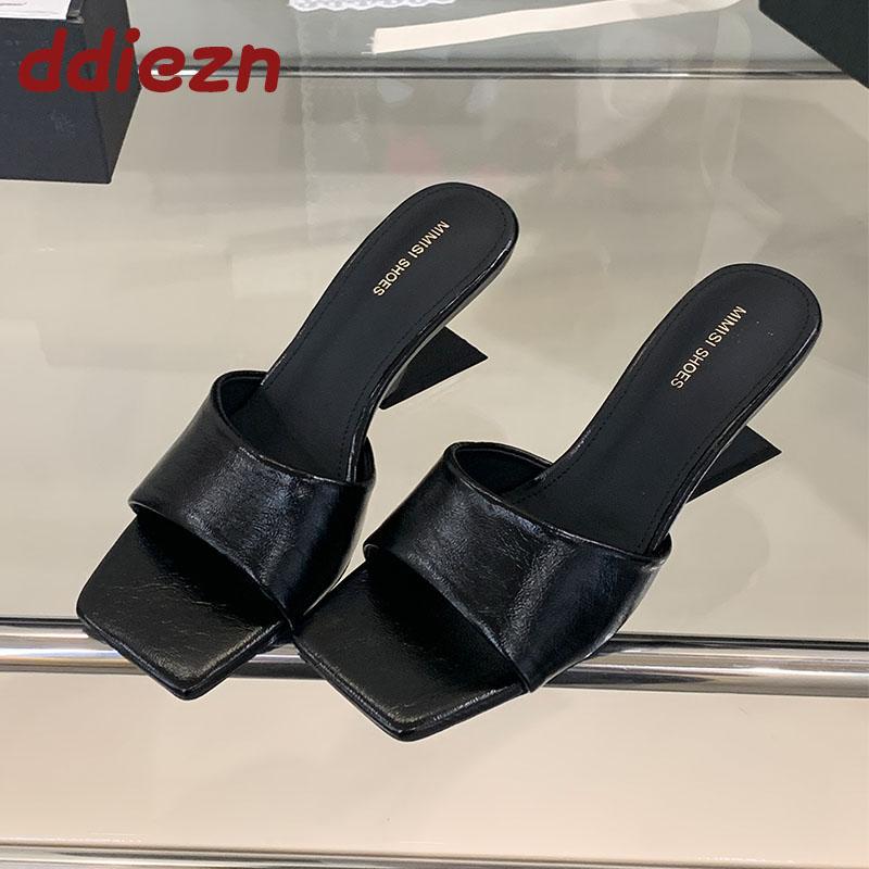 Mode Silber Schuhe Damen Keile Pantoletten Hausschuhe Schuhe Damen Sandalen Flach Mode Eckige Zehen Damen Keile Hausschuhe Schuhe