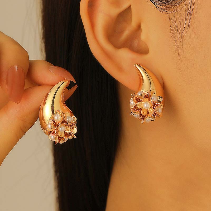 Vintage Exaggerated Irregular Fold Flowers Earrings for Women Geometric Waterdrop Pearl Flower Stud Earrings Jewelry Accessories