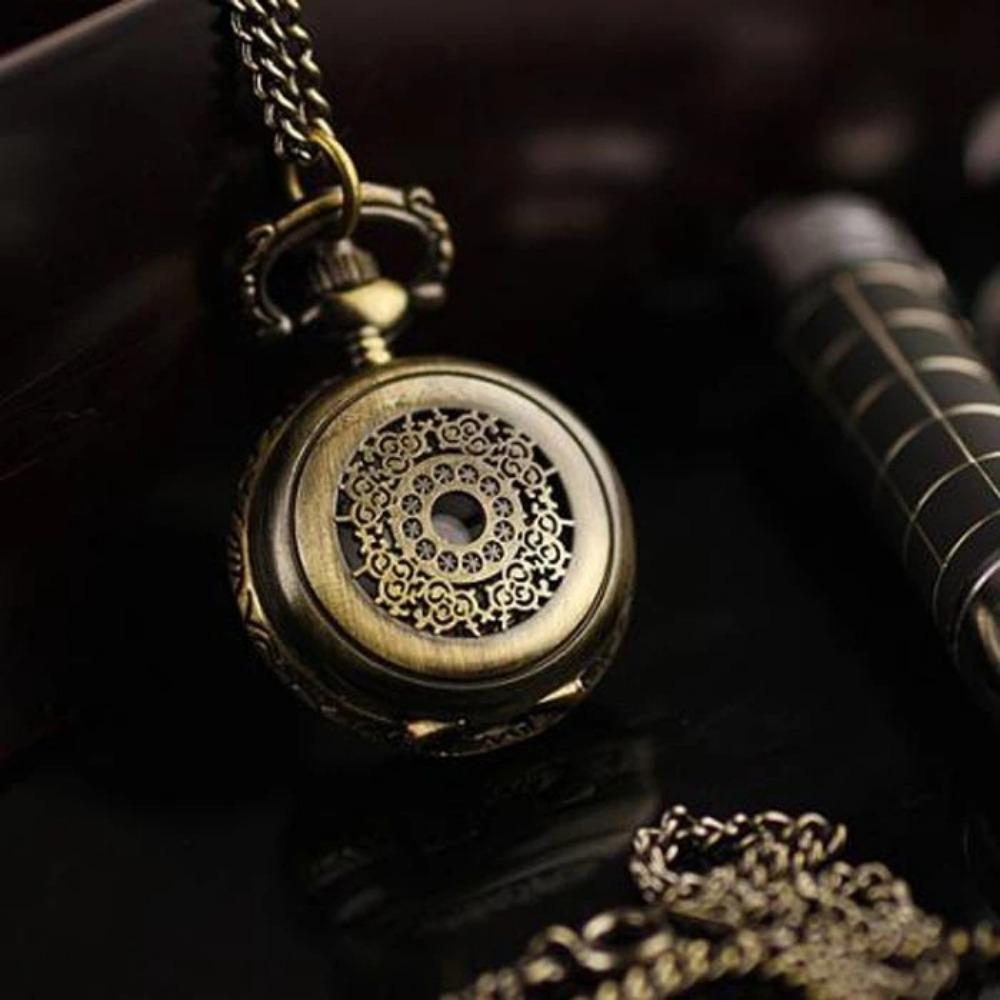Creative Retro Flip Pocket Watch Personalized Three-dimensional Engraved Vintage Necklace Watch for Boys and Girls Commemorative Quartz Watch