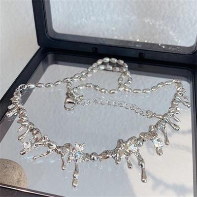 Μινιμαλιστικό αξεσουάρ μενταγιόν κολιέ εξαίσιο και κομψό ασημί χρώμα ιδανικό για την Ημέρα του Αγίου Βαλεντίνου, καθημερινές ή πάρτι, όλες τις εποχές