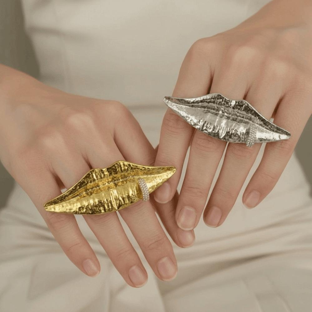 Metallbeschichteter Ring in Form großer Lippen Übertriebener Fingerschmuck Trendiger offener Lippenring für Damen