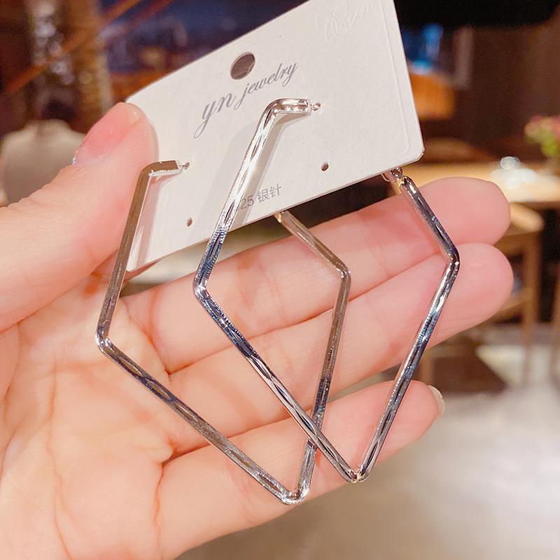 European & American Fashion Geometric Rhombus Earrings - S925 Silver Needle, French Minimalist Style.