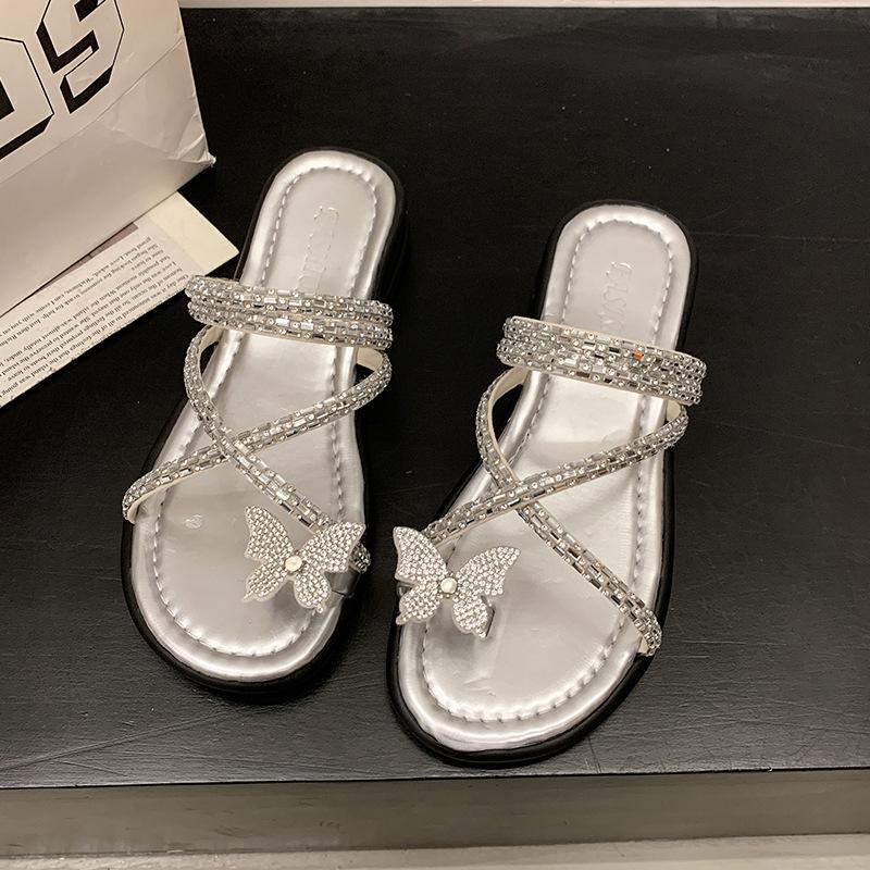 

Летние новые крутые шлепанцы на плоской подошве, модные женские, со стразами и трендовыми бантами, пляжная женская обувь на одно слово 40 серебряный