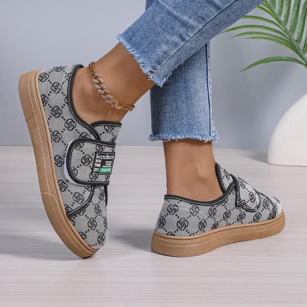 Fashion 2025 Women Winter New Plus Size Cotton Shoes Thick Base Low Top Warm Women Flat Shoes Fashionable Trendy Casual Flat Sneaker