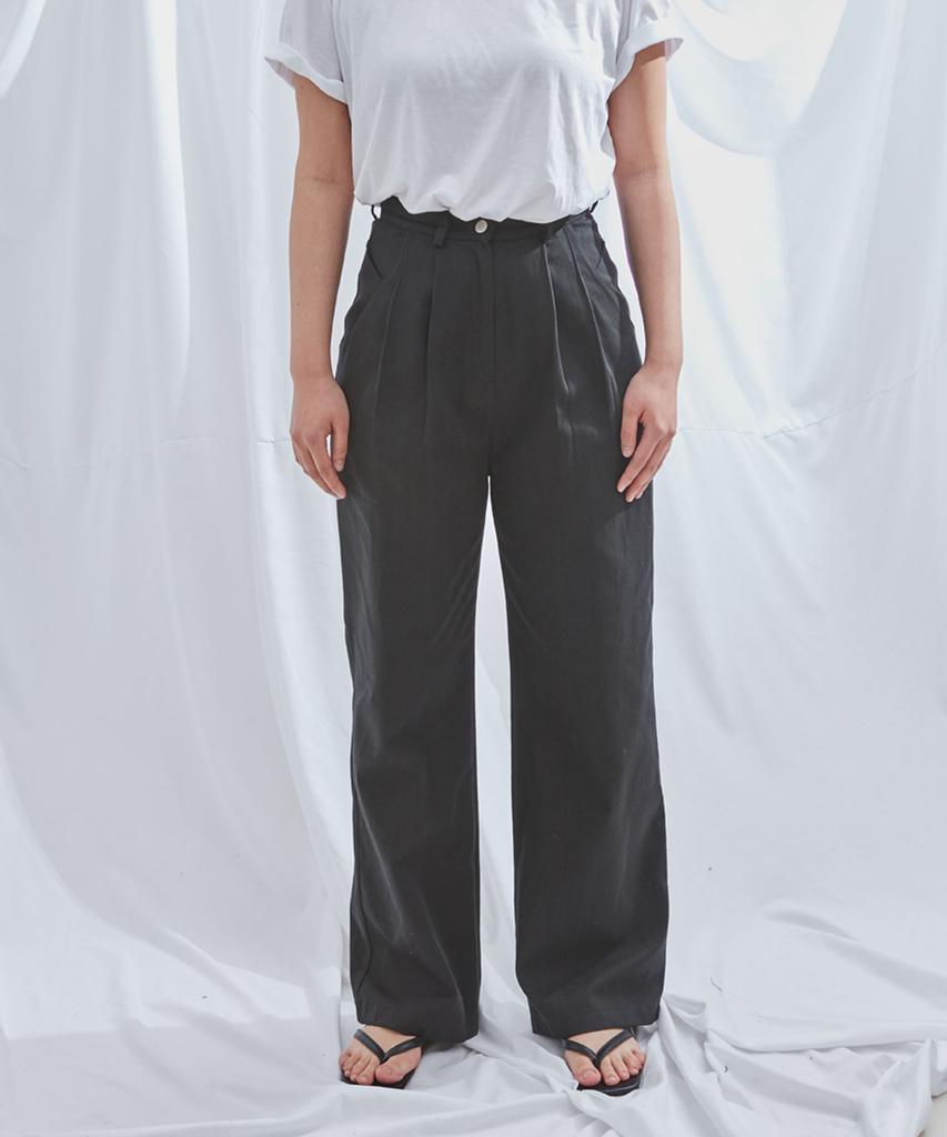 DILETTANTISME Double-Pleat Semi-Wide Pants (Black)