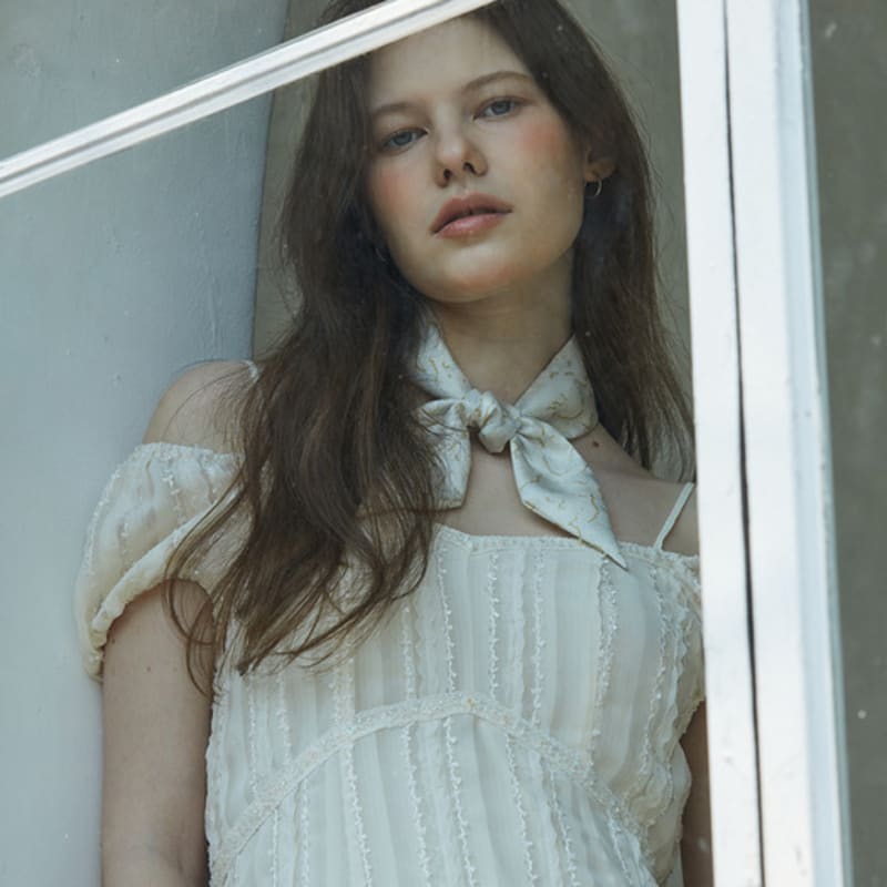 ANA MAISON Creamy Cloud Twilly Silk Scarf [PMT-1422]