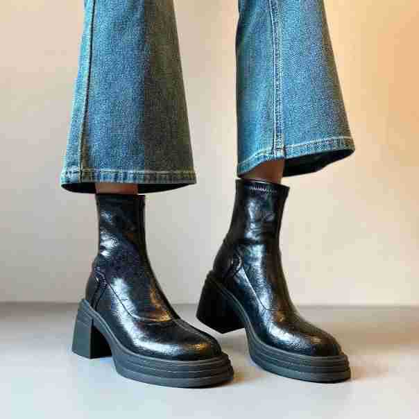 Small Height-increasing Short Boots Women's Thick-soled Waterproof Table Martin Boots Rear Zipper High-heeled Boots