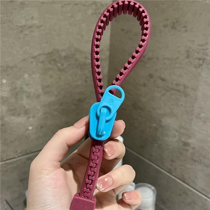 

Ergonomic Silicone Can Opener and Bottle Opener – with Non-slip Handle, A Portable Kitchen Tool for Effortlessly Opening Tins and Bottles 1pc