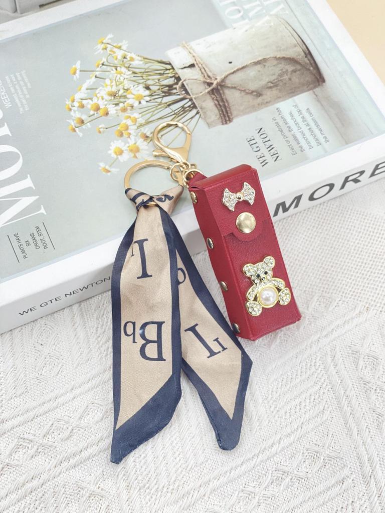 Rozkošný Mini Klíčenka s Přívěskem na Rtěnku - Kompaktní Držák na Rtěnku pro Klíče & Tašky