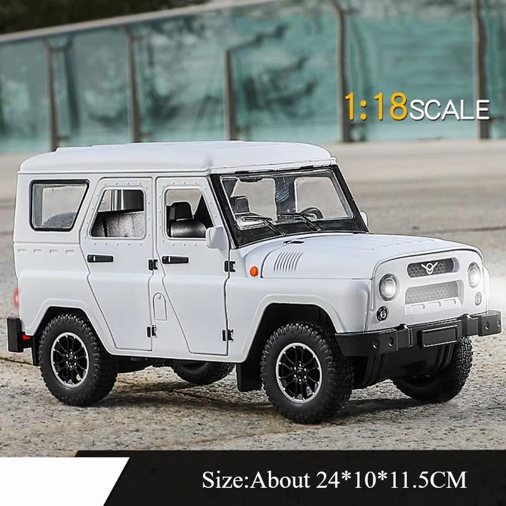 1:18 Russia UAZ Hunter Travelers Alloy Model Diecast Toys Cars Doors Opened Sound Light Pull Back Vehices Gifts Decorative Items