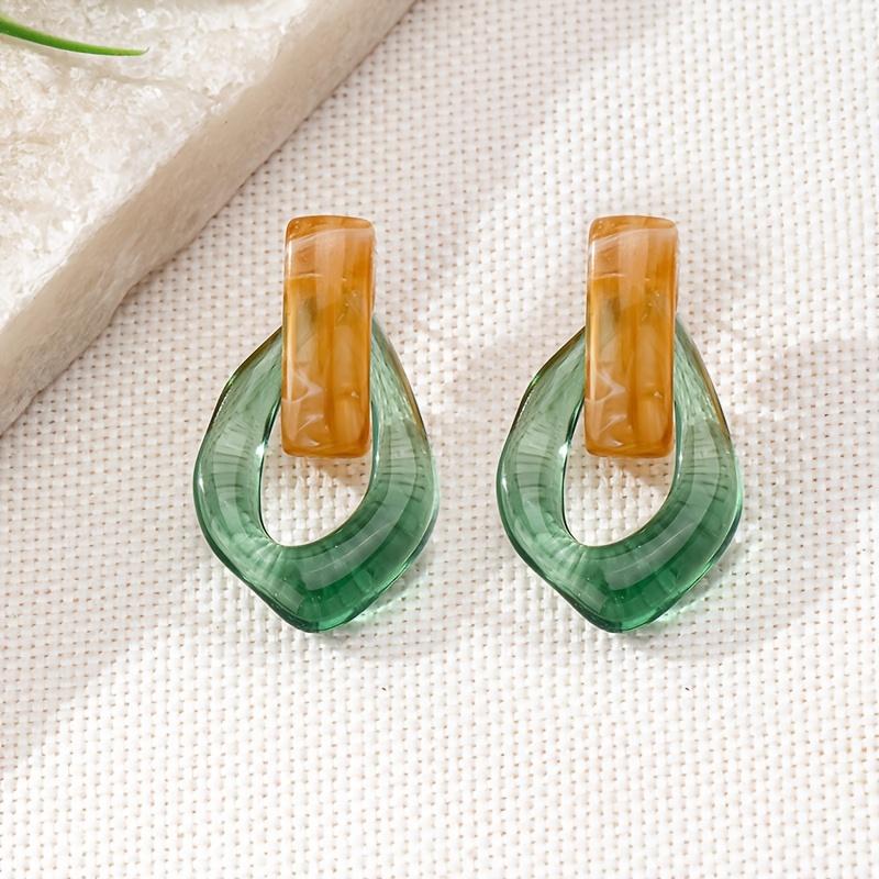 

French-Style Vintage Resin Earrings, New Trendy Fashion Elegant Design Stud Earrings for Women, Suitable for Wedding and Party Wear зелёный