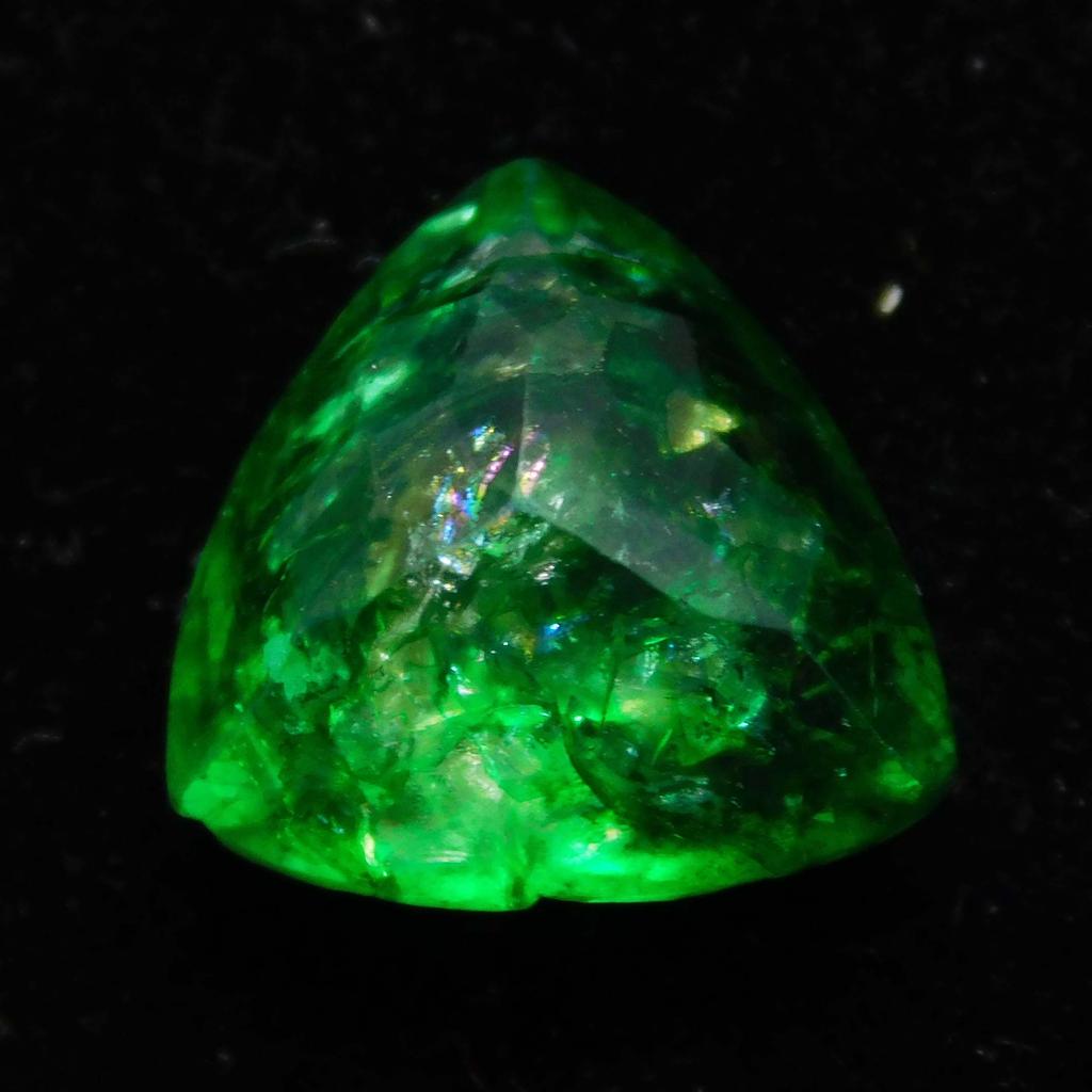 Natural Green Emerald Loose Gemstone Trillion Cut 7 ct From Zambia for Jewelry Making and Crafts