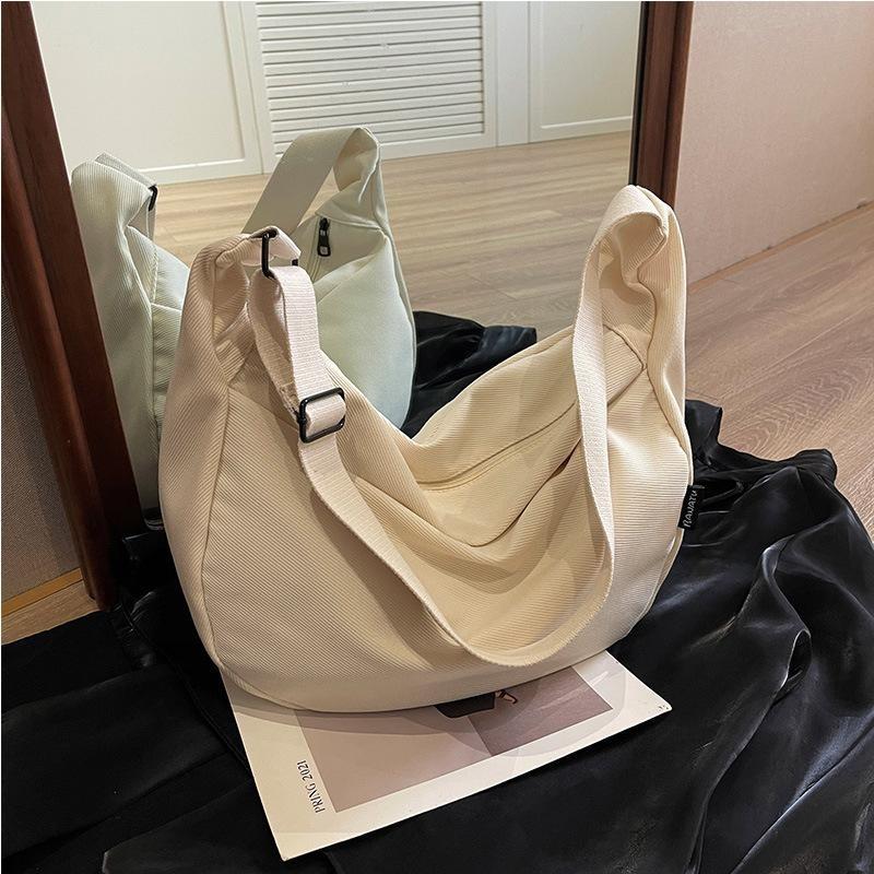 Canvas bag corduroy new wide shoulder strap messenger bag large capacity commuter dumpling bag single shoulder ins wind