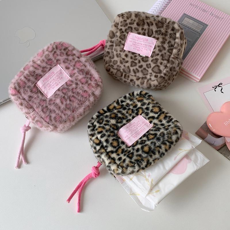 Leopard-pattern Plush Cosmetic Storage Bag with A Small Pocket for Holding A Wallet and A Purse.