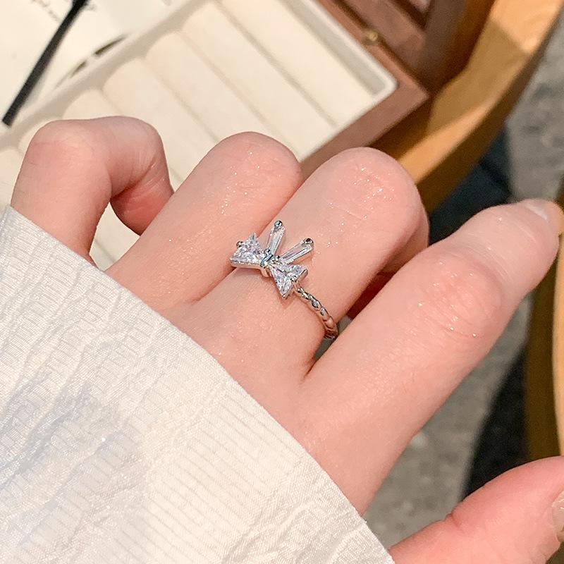 

Женское кольцо с кристаллом-бантом и цирконом - Нишевый дизайн, гладкое кольцо, модное украшение на мизинец или указательный палец One Size