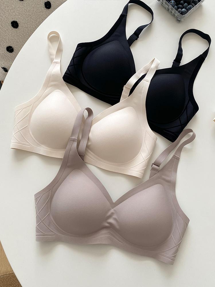 Flocking Strip Soft Support Traceless Underwear Women's No Steel Ring Small Breasts Gather and Close Secondary Breasts Fixed Cup Bra