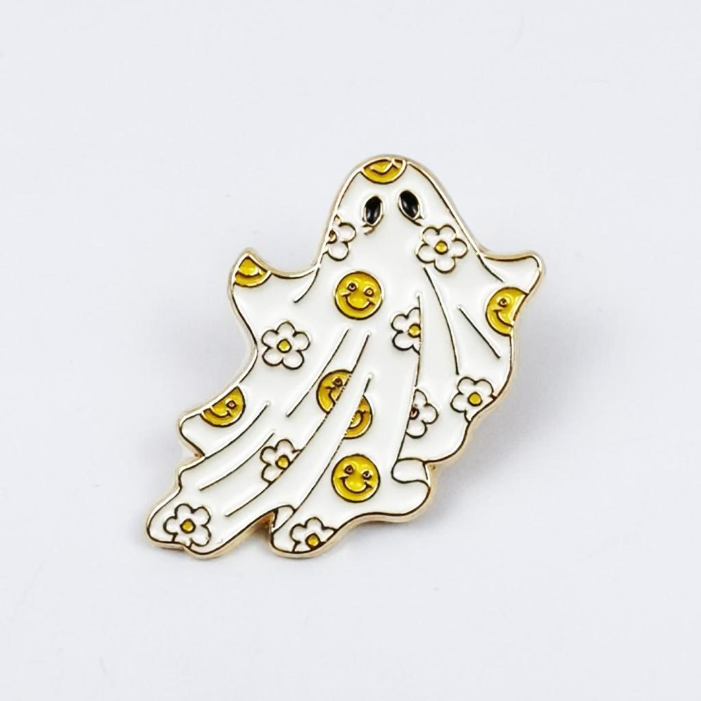 Cartoon Ghost Brooch: Smiling Face, Heart & Flower Badge for Halloween Costume