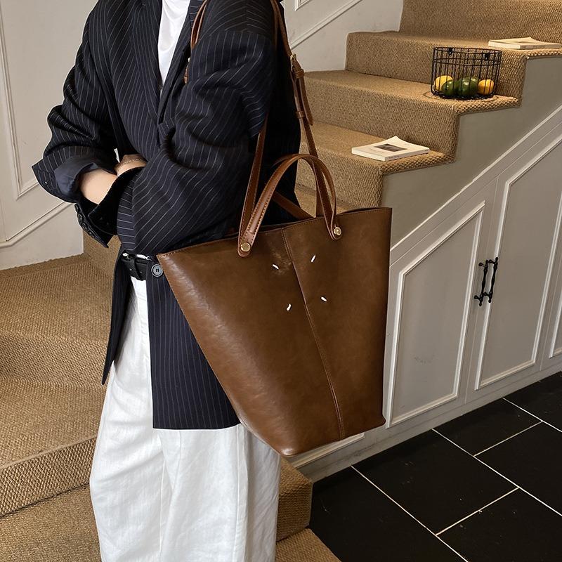 Retro Premium Bucket Bag Women's Autumn and Winter New Large-capacity Commuter Child and Mother Bag Portable Shoulder Bag