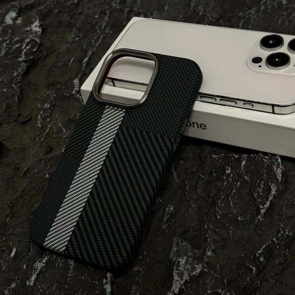Applicable to Apple 17promax mobile phone case metal lens Kevlar carbon fiber texture iPhone16 anti-drop hard