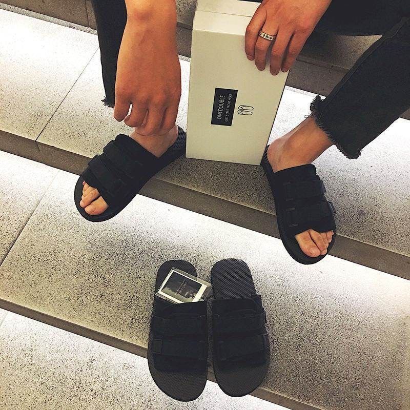 Summer Fashion Cool Slippers Men's Korean Version Trendy Women's One-word Drag Couple Student Non-slip Beach Shoes