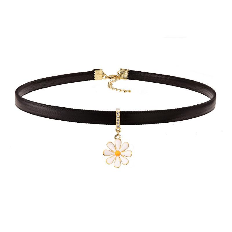 Daisy Necklace, Women's Collarbone Chain, Ethereal and Simple Style, Black Leather Rope Necklace