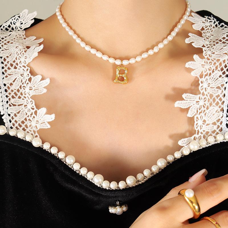 Party Banquet Gorgeous Non-Fading Light Luxury Design Freshwater Pearl Necklace 26 Letters Gold-Plated Pendant Collarbone Chain