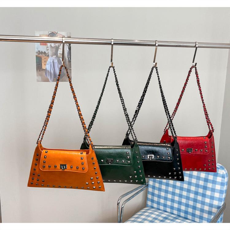 Trendy Vintage Women's Chain Rivet Underarm Crossbody Bag
