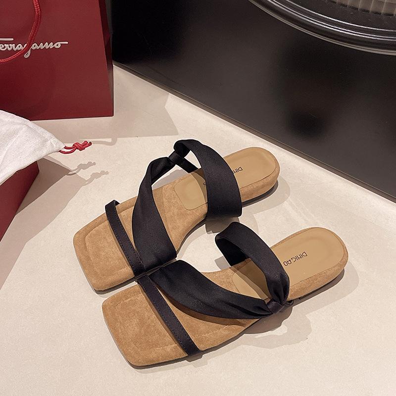

Niche design sense retro simple fashion versatile sandals women s summer 2025 new fashion Roman cool slippers 40 чёрный