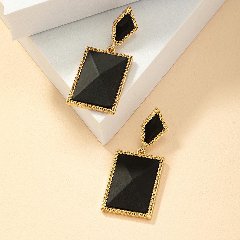 

Ретро Европейско-американские Модные Серьги: Шикарный темперамент, холодный стиль, идеально подходит для сочетания в дороге