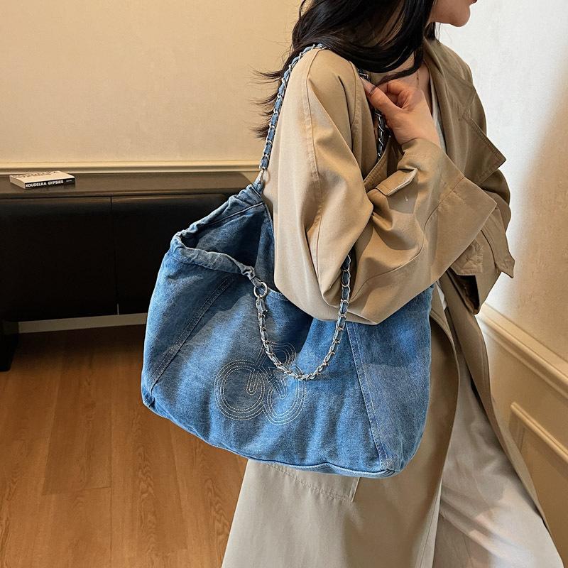 Schlaffe Denim-Großtasche Damenmode Große Tragetasche Herbst und Winter Vielseitige Ketten-Achseltasche