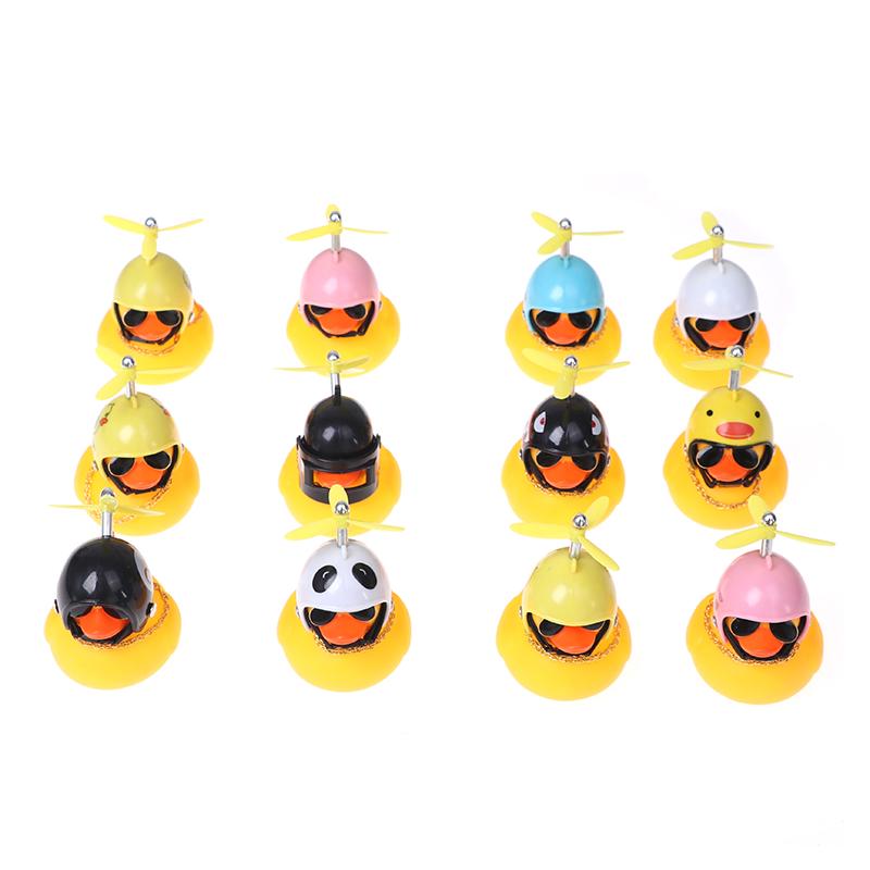 Žlutá kačenka s přilbou