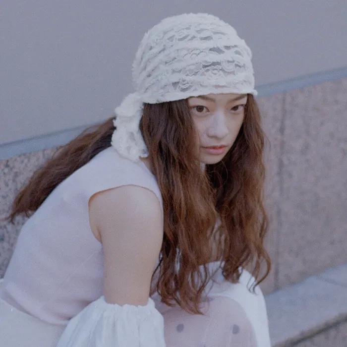 ROSY LACE BANDANA IN CREAM
