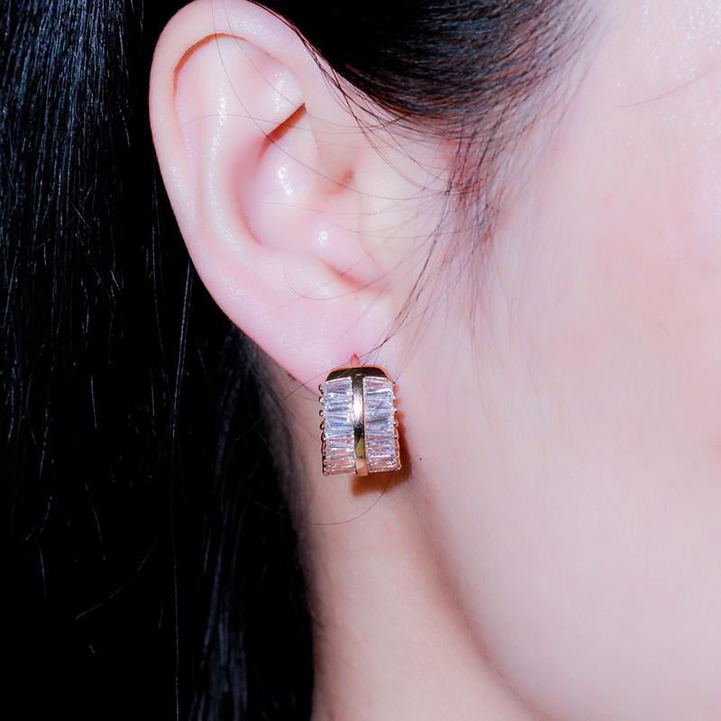 WWJ Brillante kleine Creolen mit geometrischem Zirkonia