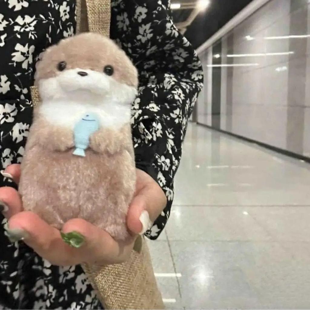 Cute Little Otter Hug Fish Plush Doll Pendant Gift Kawaii Girl Heart Keychain Backpack Decor Creative Toy Keyring Accessory Gift