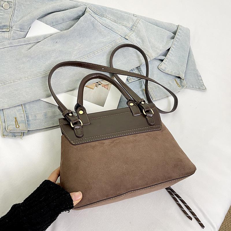 

2025 Korean-Style Suede Shoulder Bag: High-Quality Autumn Casual Versatile Design 21cm x 17cm x 10cm