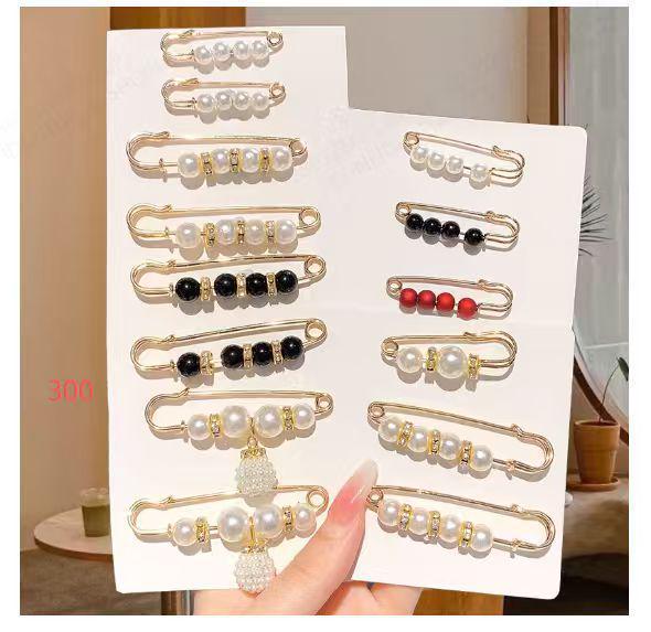 Adjustable Pearl Brooch Set for Waist Tightening and Clothes Fixing