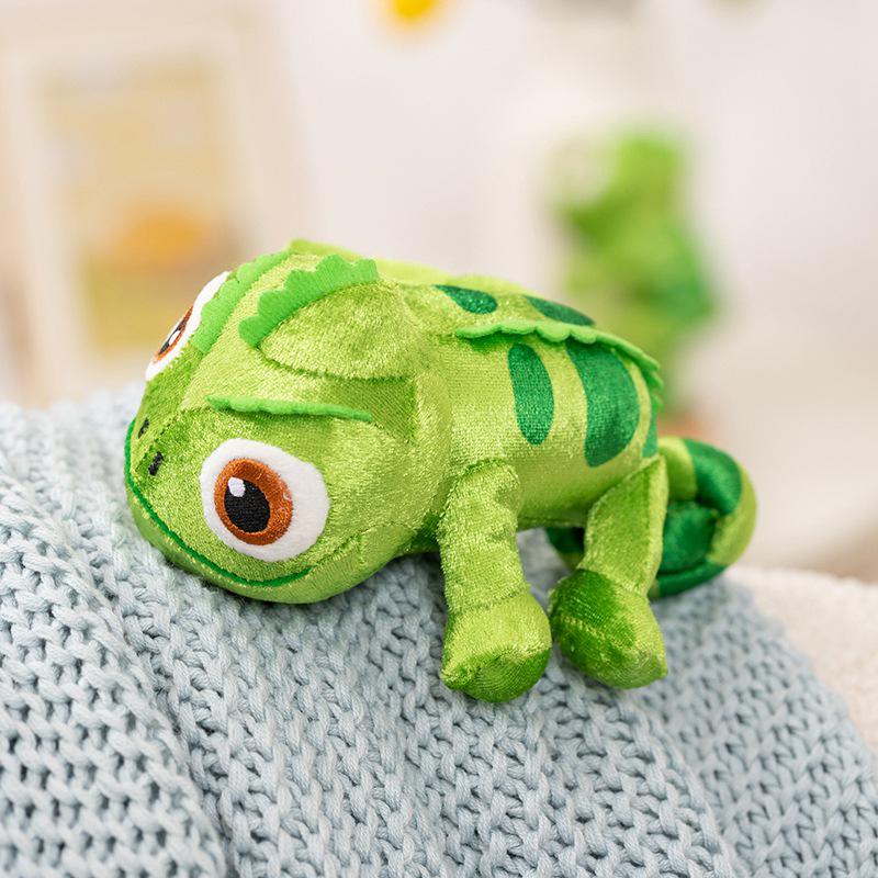 Trendy One-Shoulder Lizard Plush Toy Matching Party Outfit