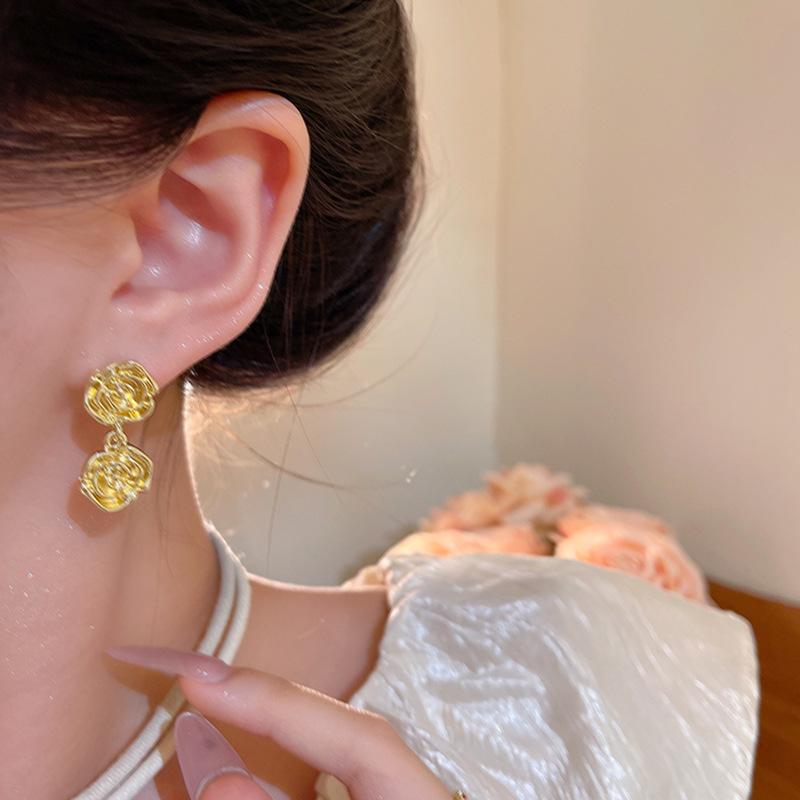 Retro French gold rose earrings female Internet celebrity stud earrings temperament new earrings