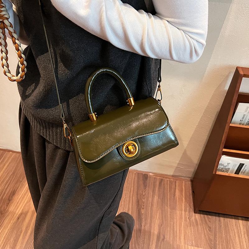 

Премиальная сумка Maillard женская осень 2025 ретро красная сумка через плечо для通勤 мессенджер маленькая квадратная сумка 21*8*11 зелёный