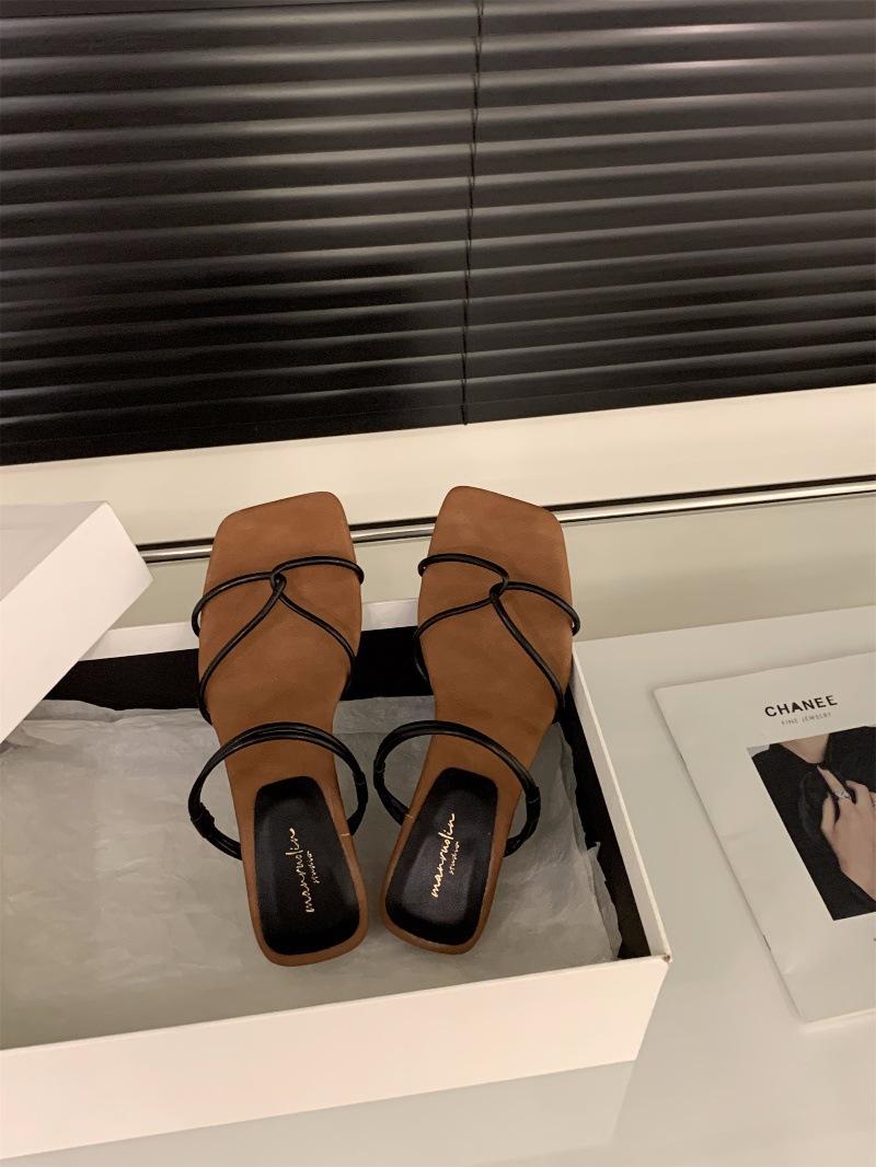 

Niche наклонный каблук тонкий ремень классные тапочки сказочные туфли носить 2024 новые летние французские римские сандалии на среднем каблуке 35 чёрный